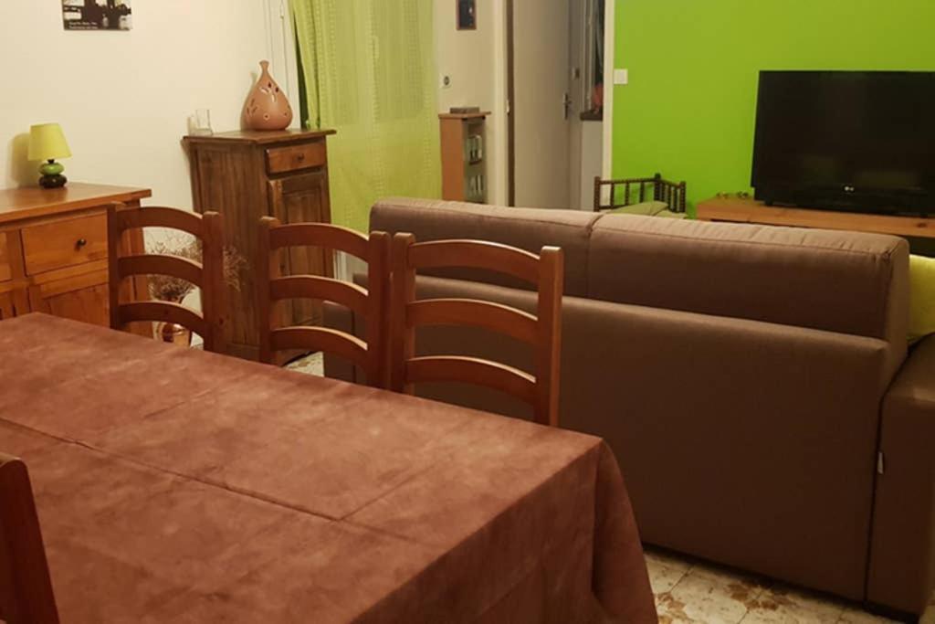 Appartement Un charmant logement à Aigues-Mortes Extérieur photo