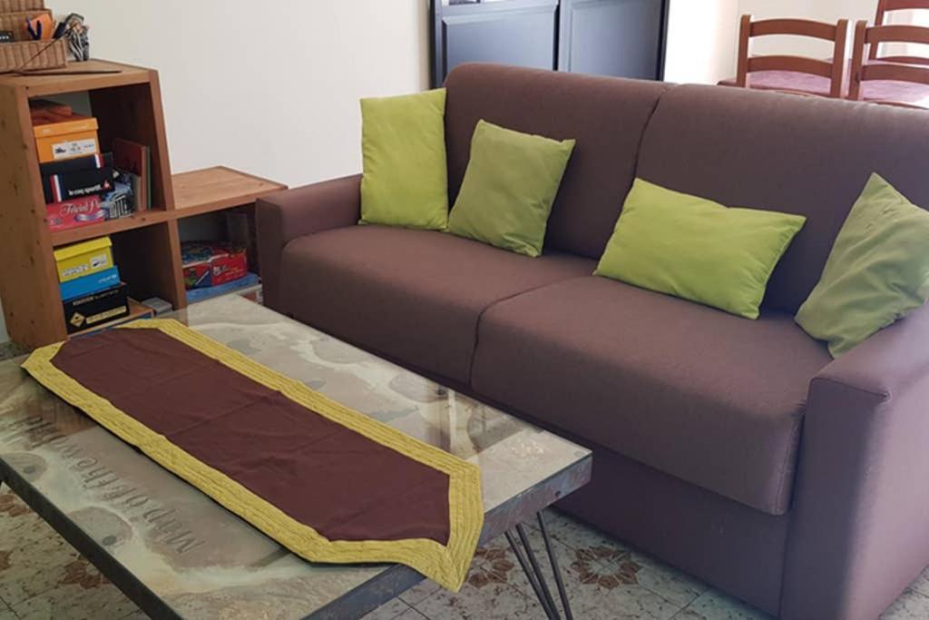 Appartement Un charmant logement à Aigues-Mortes Extérieur photo