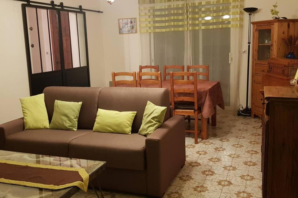 Appartement Un charmant logement à Aigues-Mortes Extérieur photo